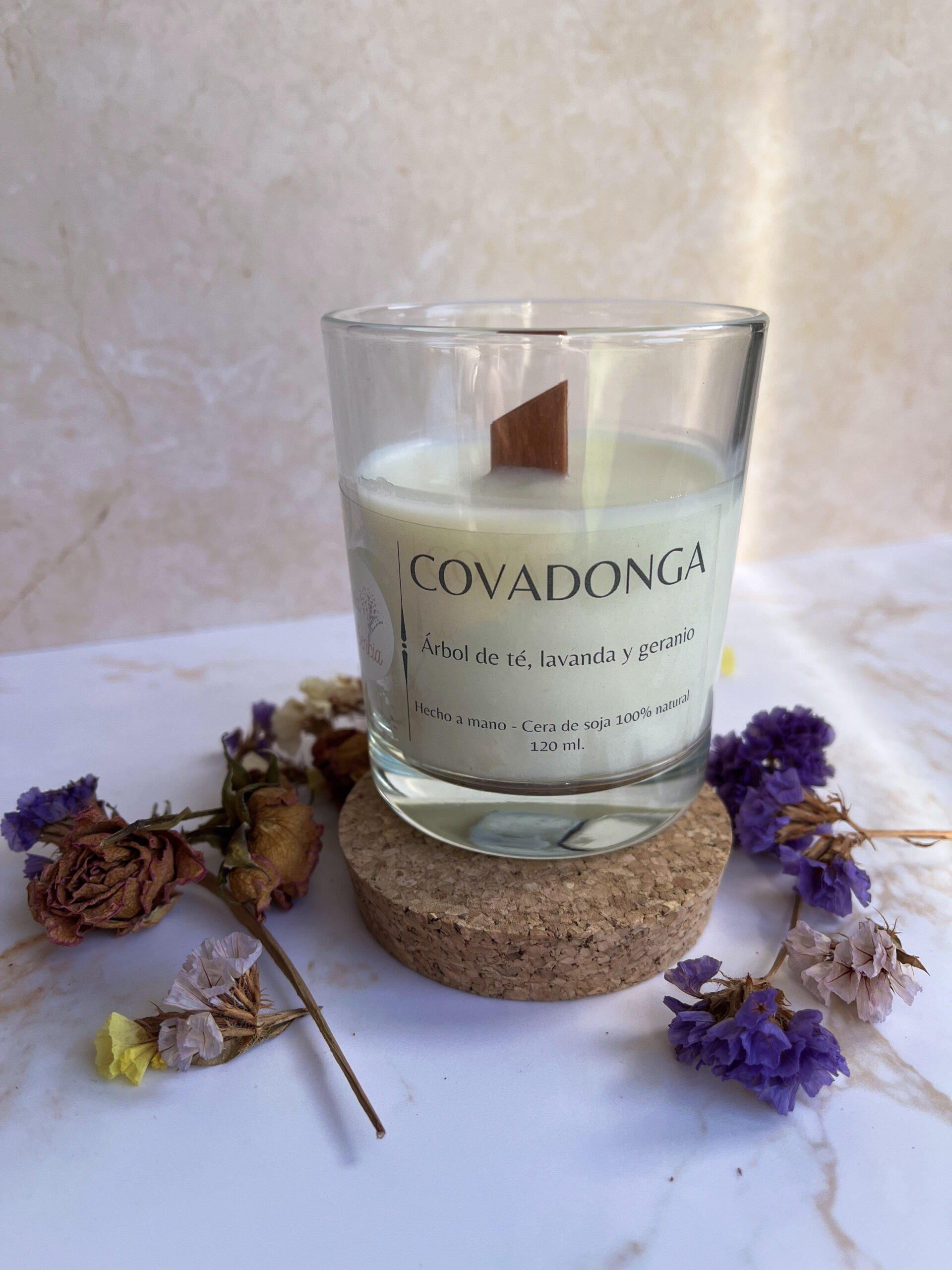 Vela aromática Covadonga - Árbol de Té, Lavanda y Geranio (120g)