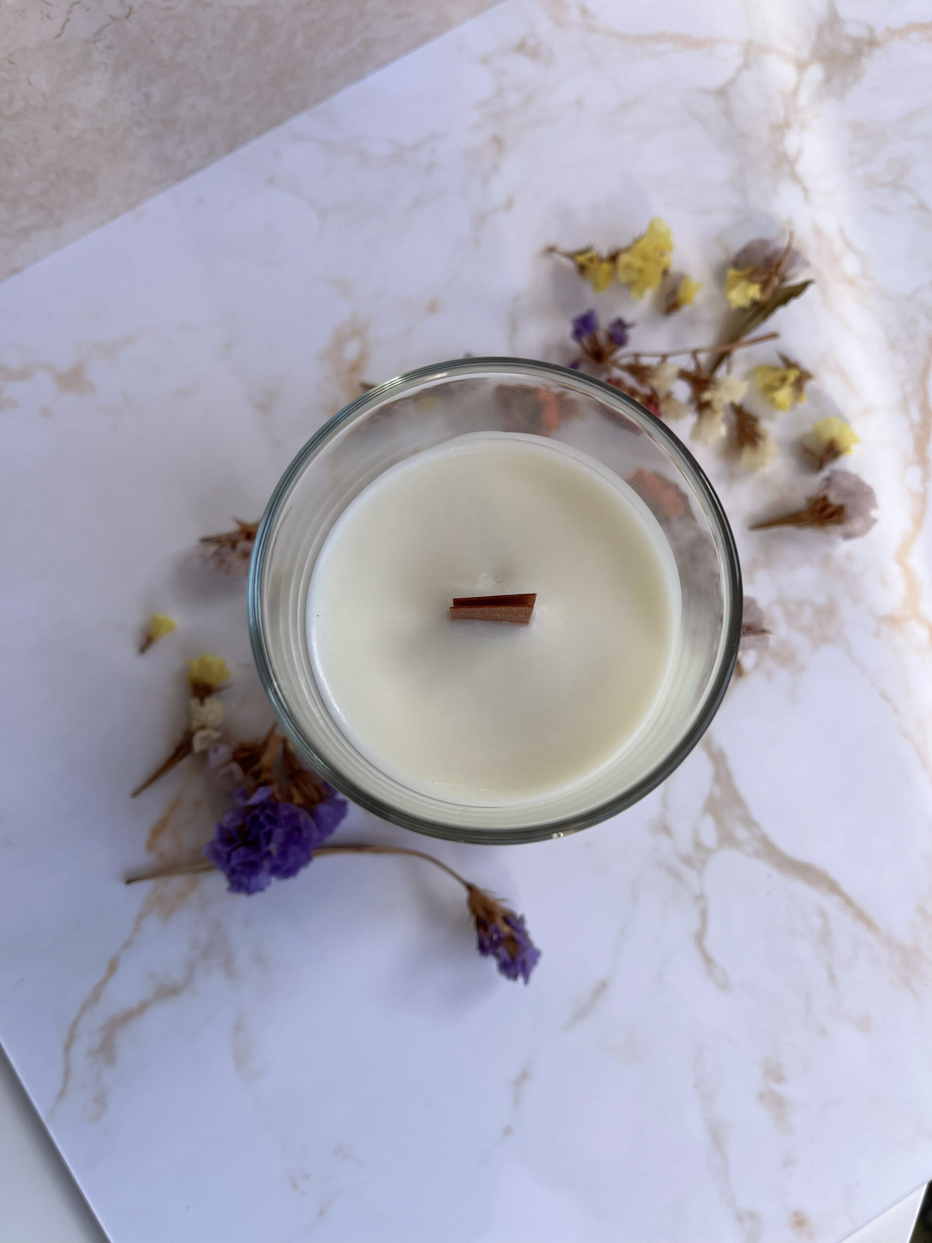 Vela aromática Venezia - Rosas, Jazmín y Pachuli (120g) - Imagen 5
