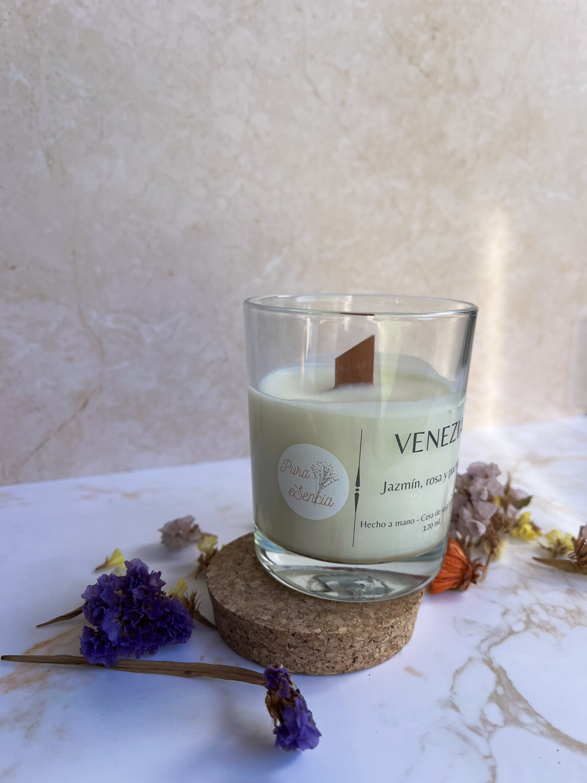 Vela aromática Venezia - Rosas, Jazmín y Pachuli (120g) - Imagen 3